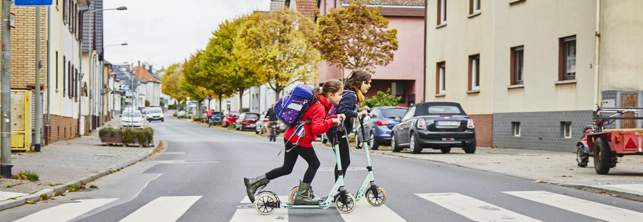 Schule_Kinder_Pia_Klara_Frankfurt_FGÜ_Zebrastreifen (6)
